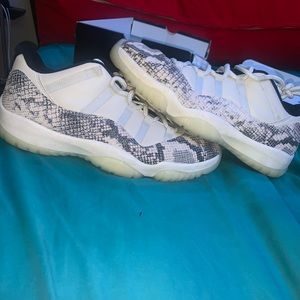 Jordan 11 low snakeskin